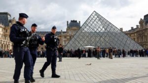 Fiscal francesa dice que el robo en el Louvre fue obra de delincuentes menores, no del crimen organizado