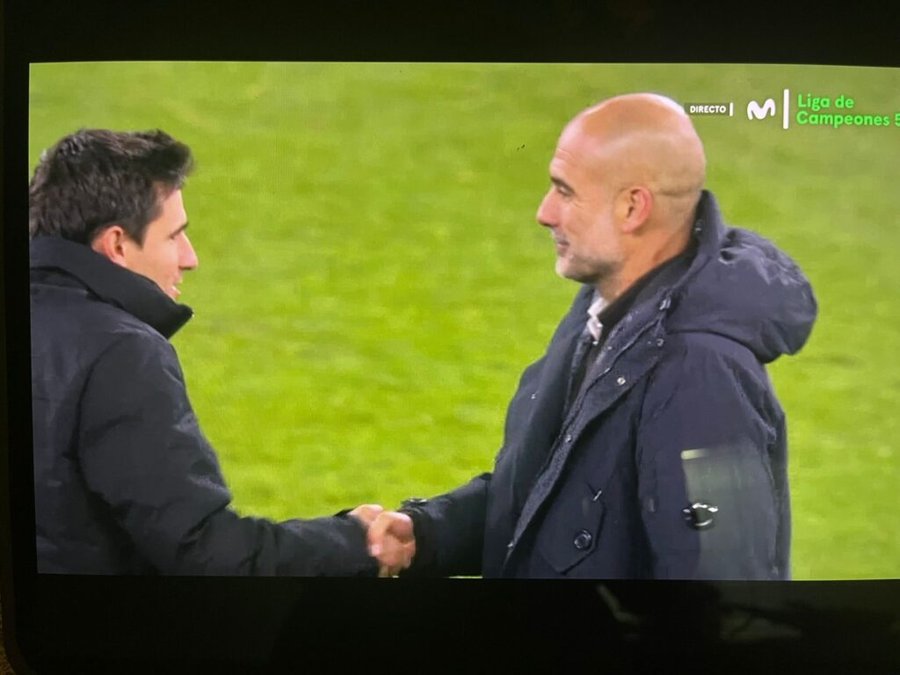 Pep Guardiola felicitó al cuerpo técnico del Leverkusen, incluido Sergi Runge, tras el juego donde perdió ante el Bayern Leverkusen. 