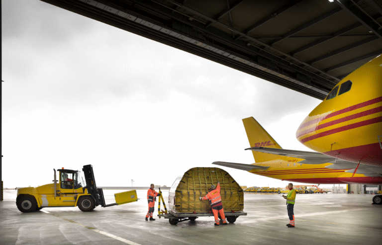 DHL Express fortalece su servicio para envíos pesados exprés