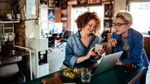 Compras y viajes de fin de año: cómo proteger sus datos hoy y mantenerlos seguros a largo plazo