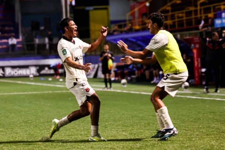 Alajuelense reafirma el súperliderato con un festín de cachorros ante San Carlos