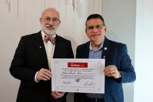 Fabricio Alvarado se compromete a no impulsar nuevos impuestos en su Gobierno