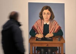 Imagen de Ana Frank con pañuelo palestino causa ola críticas en Alemania