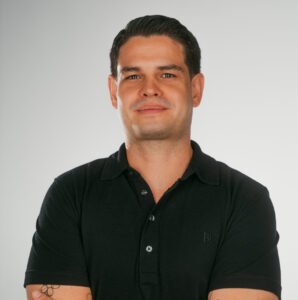 Diez años después: lo que nadie te cuenta de emprender una agencia de publicidad en Costa Rica