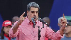 “Cuidadito le toca un pelo a un venezolano”: Maduro a Kast, quien promete una dura política migratoria