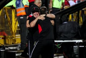 (Video) La noche de celebración de Óscar Ramírez: bailó, lloró y se le vio feliz