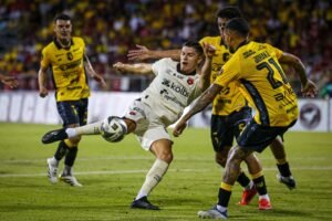 José Saturnino Cardozo va por el batacazo en el Morera Soto