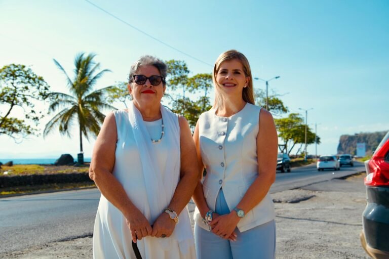 Alcaldesa de Quepos se une a la campaña de Laura Fernández