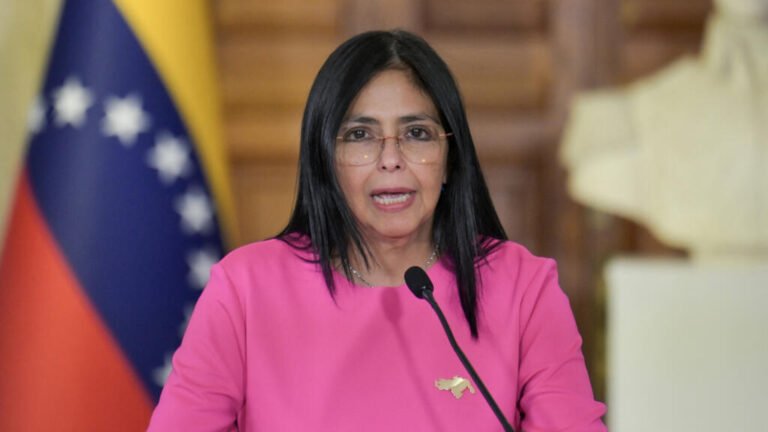 Delcy Rodríguez anuncia nuevos nombramientos y Foro Penal reporta 777 presos políticos