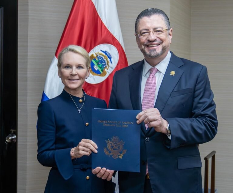 Melinda Hildebrand asume como nueva embajadora de EE.UU. en Costa Rica y envía mensaje a los ticos