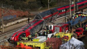 “Sabías que iban a morir y no podías hacer nada”: lo que sabemos del letal choque de dos trenes en España