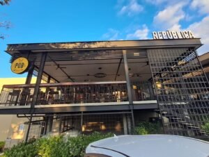 REPÚBLICA abre su cuarto local en Multiplaza Escazú