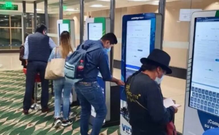 ¿Va de viaje? Asegúrese en el Aeropuerto con el INS