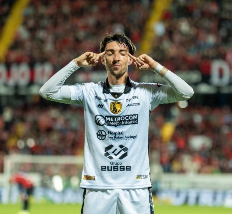 Mauricio Villalobos marcó un gol en su debut con el Municipal Liberia.