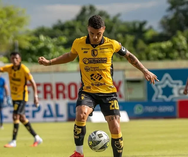 Joseph Joseph y Wilder Eusse se ponen de acuerdo por jugador