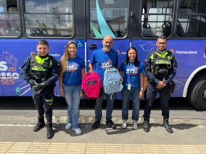 Lincoln Plaza despliega el “Bus del Regreso a Clases” para recolectar útiles escolares en Moravia