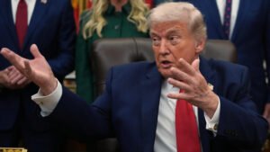 Trump asegura que espera no tener que usar la fuerza contra el régimen iraní