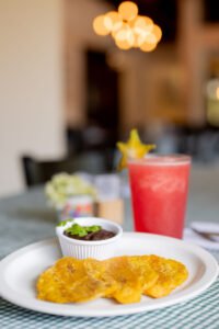 Chubascos Escazú presenta Noches de Cantina, una oda a la tradición gastronómica costarricense