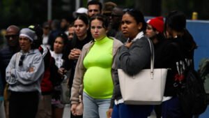 Gobierno cubano denuncia que más de 32.000 embarazadas están en riesgo por bloqueo de combustible de EE.UU.