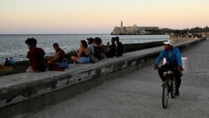 México plantea un posible puente aéreo y Rusia promete “ayuda material” a la isla