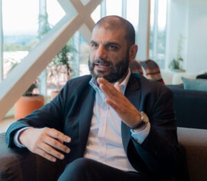 Menos trabajadores activos reducen ingresos fiscales y presionan el sistema de pensiones en Costa Rica