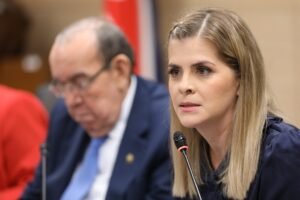 Laura Fernández muestra satisfacción ante apoyo de diputados a proyectos país