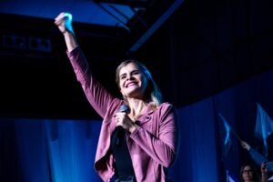 Tercer corte TSE: Laura Fernández gana con 50,23%