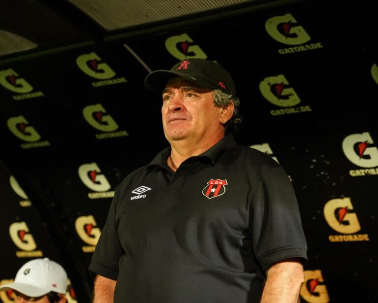 Óscar Ramírez escoge prioridades sobre torneos tras perder contra Liberia