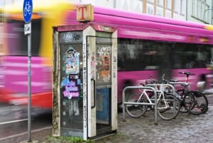 Reliquias oxidadas: el lento retiro de los teléfonos públicos en Alemania