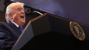 Trump desafía al Supremo y asegura que impondrá nuevos aranceles del 10%