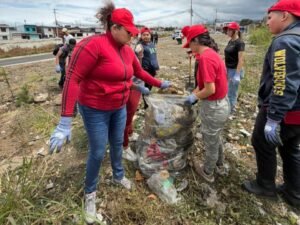 Coca-Cola FEMSA y la Municipalidad de Goicoechea organizan jornada de limpieza comunitaria