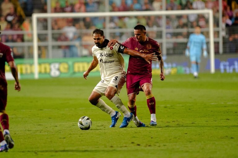 FUTV responde a los reclamos manudos por la acción final del clásico