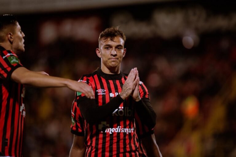 Kenneth Vargas anotó su primer gol con Alajuelense por torneo nacional.