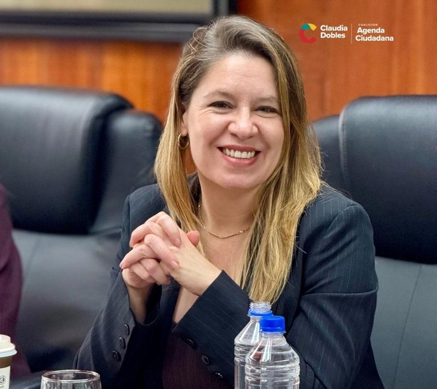 Claudia Dobles llama a trabajar con seriedad y visión