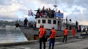 “Una gota en un océano de necesidades”: llega a Cuba primer barco con ayuda humanitaria ante bloqueo petrolero