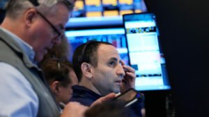 Caída sorpresiva del empleo en Estados Unidos, la Casa Blanca optimista