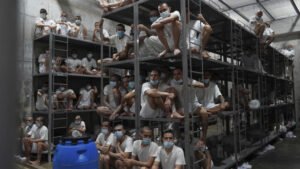 Congreso salvadoreño aprueba reforma constitucional impulsada por Bukele que permite la cadena perpetua