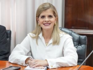 ENCUESTA: 65,3% de los costarricenses valora positivamente a Laura Fernández