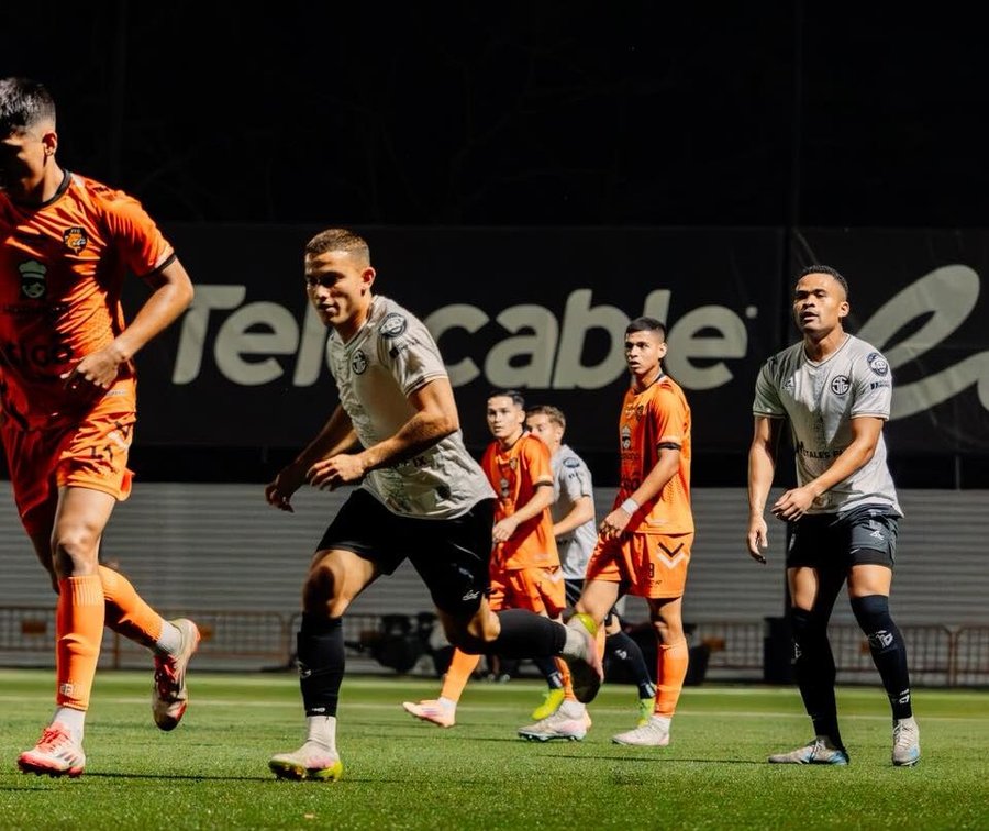 Sporting le pide respeto a periodista de Canal 7