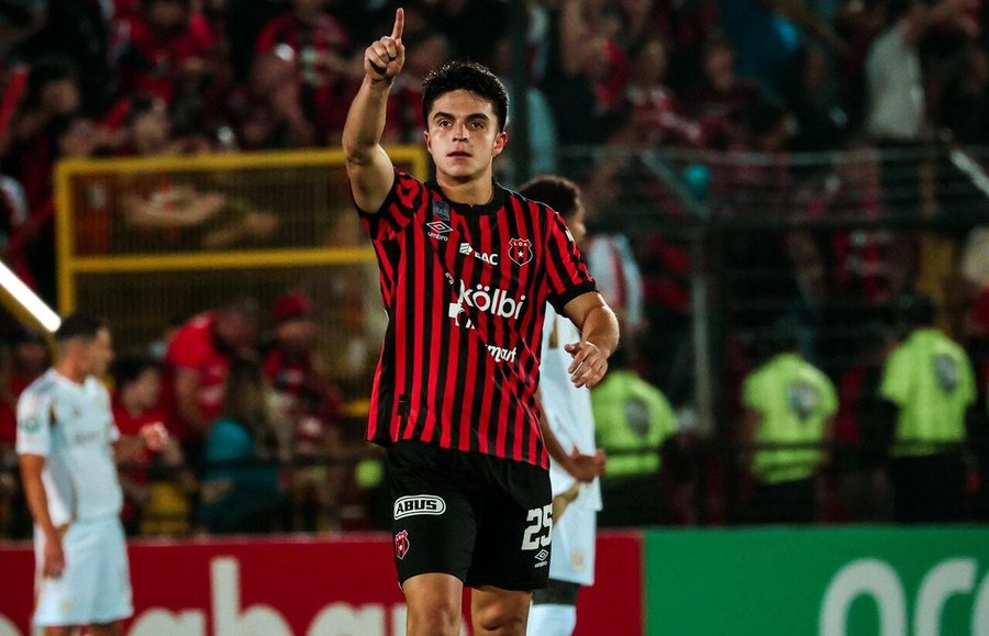 Santiago van der Putten recibe una buena noticia