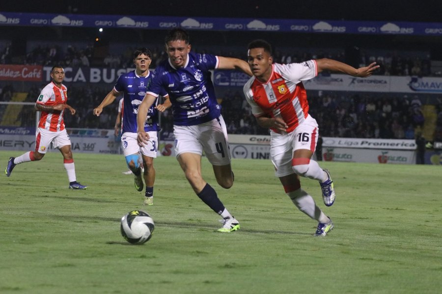 Insólito: Esto vivieron los árbitros del juego Cartaginés vs. Herediano al salir del estadio