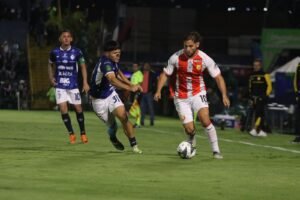 Polémica tras juego Cartaginés vs. Herediano destapa una problemática que enfrentan los árbitros ticos