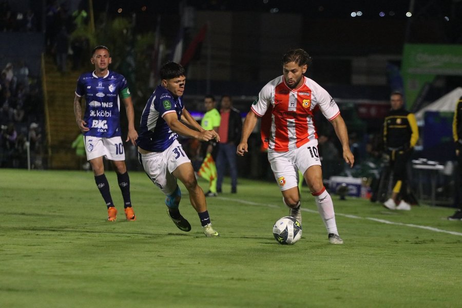 Polémica tras juego Cartaginés vs. Herediano destapa una problemática que enfrentan los árbitros ticos