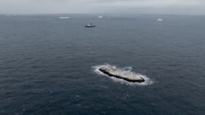 Descubren desde barco alemán un islote no cartografiado en la Antártida