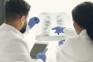 Broncoscopía robótica se perfila como la vía más segura y rápida para diagnosticar el cáncer de pulmón