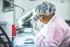 Exportaciones de Costa Rica crecen un 11% en 2025, impulsadas por dispositivos médicos y servicios