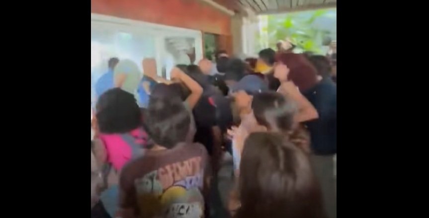 Estudiantes toman edificio de Rectoría de la UCR tras fracaso en negociación del FEES 2027