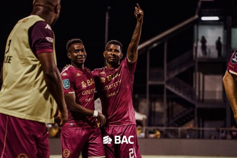 Tomás Rodríguez y Fidel Escobar anotaron para ganar el Torneo de Copa. Foto: Saprissa