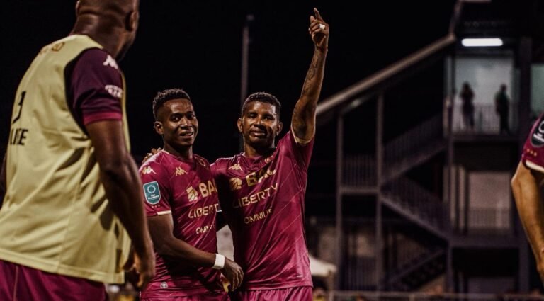 Tomás Rodríguez y Fidel Escobar anotaron para ganar el Torneo de Copa. Foto: Saprissa