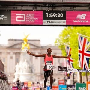 Sabastian Sawe: Récord de otro mundo en maratón de Londres